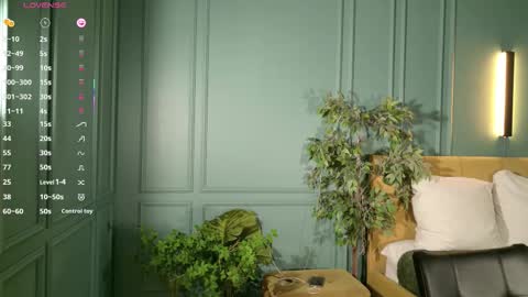 Snapshot of hidden_charm_ chatting on 12-18-25, 08:53 My name is Angelina but I like when you call me Angel online show from 12-18-25, 08:53