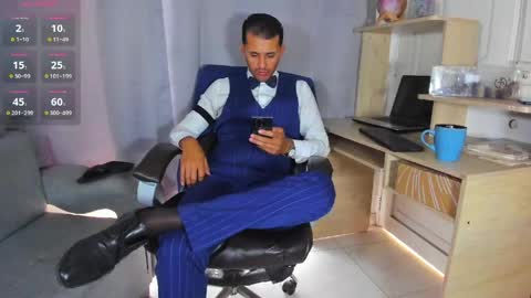 Snapshot of hiddenoffice chatting on 04-27-26, 12:36 George online show from 04-27-26, 12:36