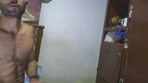 Snapshot of hideonbush051 chatting on 10-09-25, 12:14 hideonbush online show from 10-09-25, 12:14