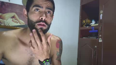 Snapshot of hideonbush051 chatting on 10-23-25, 01:49 hideonbush online show from 10-23-25, 01:49