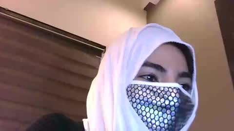 Hijabi Girls online show from 03-28-26, 11:26