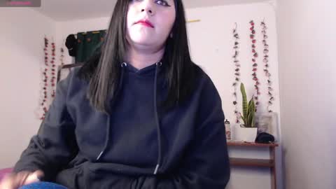 Snapshot of hilari18 chatting on 06-26-26, 08:57 hilaril18 online show from 06-26-26, 08:57