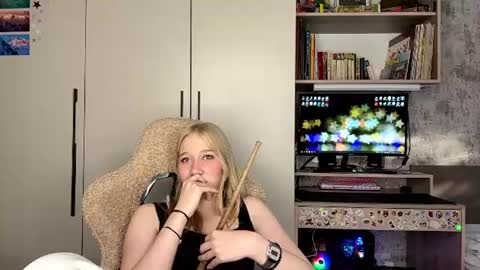 Emma online show from 07-28-26, 12:48
