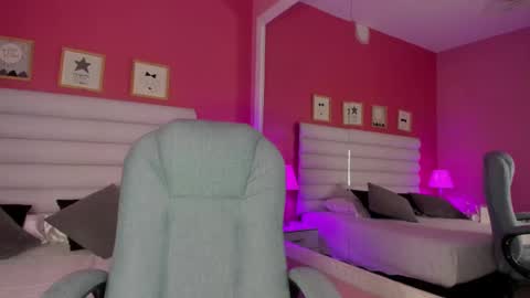 Snapshot of hilary_tailor chatting on 09-08-25, 03:22 hilary_tailor online show from 09-08-25, 03:22