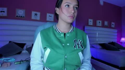 Snapshot of hilary_tailor chatting on 09-10-25, 11:10 hilary_tailor online show from 09-10-25, 11:10