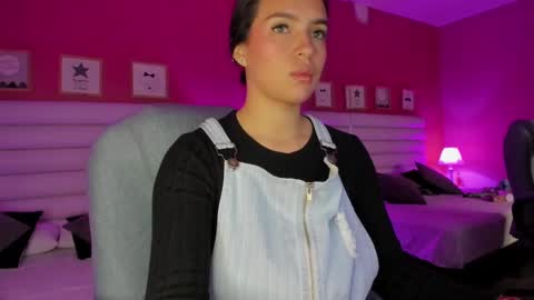 Snapshot of hilary_tailor chatting on 09-12-25, 10:59 hilary_tailor online show from 09-12-25, 10:59