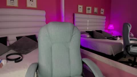 Snapshot of hilary_tailor chatting on 09-15-25, 11:21 hilary_tailor online show from 09-15-25, 11:21