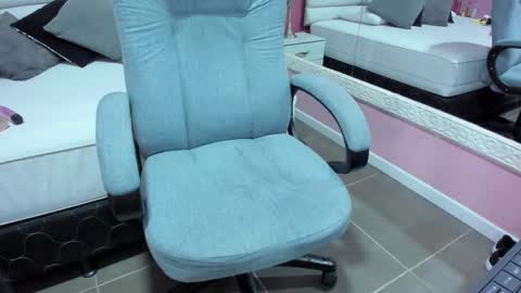 Snapshot of hilary_tailor chatting on 09-24-25, 11:24 hilary_tailor online show from 09-24-25, 11:24