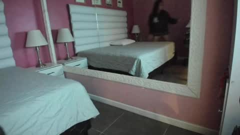 Snapshot of hilary_tailor chatting on 09-25-25, 10:52 hilary_tailor online show from 09-25-25, 10:52