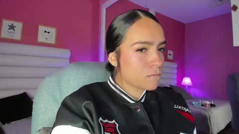 Snapshot of hilary_tailor chatting on 09-26-25, 11:25 hilary_tailor online show from 09-26-25, 11:25