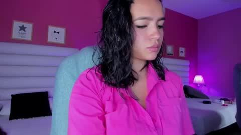 Snapshot of hilary_tailor chatting on 09-27-25, 11:48 hilary_tailor online show from 09-27-25, 11:48