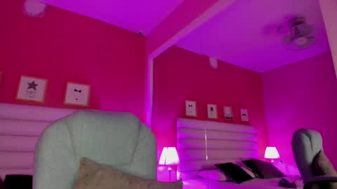 Snapshot of hilary_tailor chatting on 09-28-25, 10:53 hilary_tailor online show from 09-28-25, 10:53