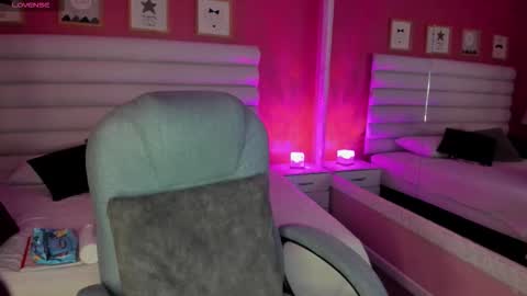 Snapshot of hilary_tailor chatting on 10-10-25, 11:09 hilary_tailor online show from 10-10-25, 11:09