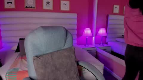 Snapshot of hilary_tailor chatting on 10-20-25, 11:10 hilary_tailor online show from 10-20-25, 11:10