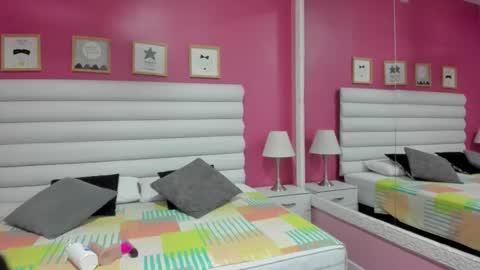 Snapshot of hilary_tailor chatting on 10-23-25, 10:58 hilary_tailor online show from 10-23-25, 10:58