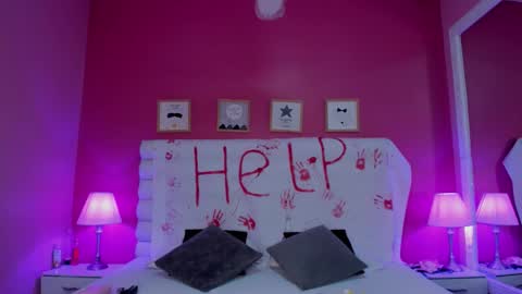 Snapshot of hilary_tailor chatting on 10-31-25, 11:44 hilary_tailor online show from 10-31-25, 11:44