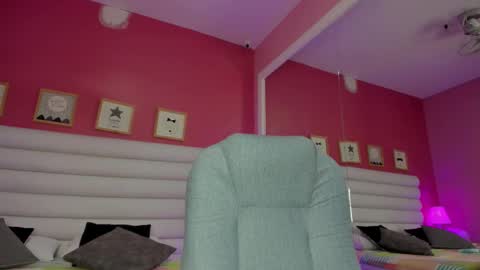 Snapshot of hilary_tailor chatting on 11-11-25, 10:59 hilary_tailor online show from 11-11-25, 10:59