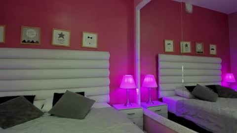 Snapshot of hilary_tailor chatting on 11-18-25, 10:52 hilary_tailor online show from 11-18-25, 10:52