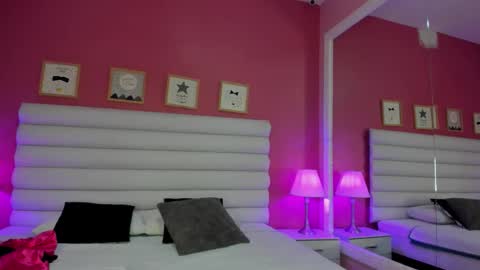 Snapshot of hilary_tailor chatting on 11-20-25, 11:10 hilary_tailor online show from 11-20-25, 11:10