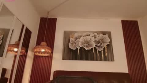 Snapshot of hilaryebony_ chatting on 05-16-26, 08:29 - 29p online show from 05-16-26, 08:29