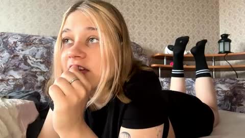 Snapshot of hildeconery chatting on 05-17-26, 06:22 Julia online show from 05-17-26, 06:22