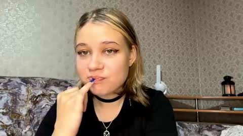 Snapshot of hildeconery chatting on 06-13-26, 01:31 Julia online show from 06-13-26, 01:31