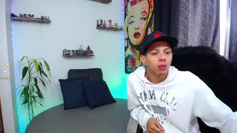 Snapshot of hill_and_jack chatting on 01-21-25, 12:07 Hill and Jack online show from 01-21-25, 12:07