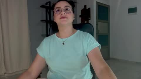 Snapshot of hillary_12 chatting on 12-20-24, 04:31 Miranda online show from 12-20-24, 04:31