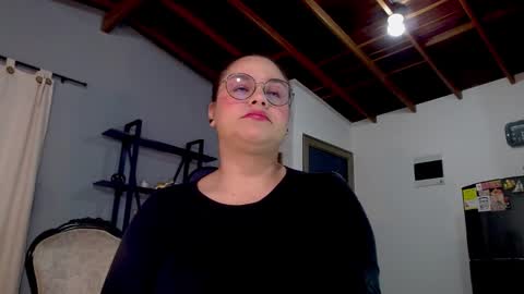 Snapshot of hillary_12 chatting on 09-18-25, 11:12 Miranda online show from 09-18-25, 11:12