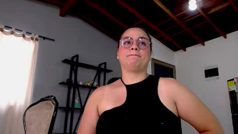 Snapshot of hillary_12 chatting on 09-28-25, 02:55 Miranda online show from 09-28-25, 02:55