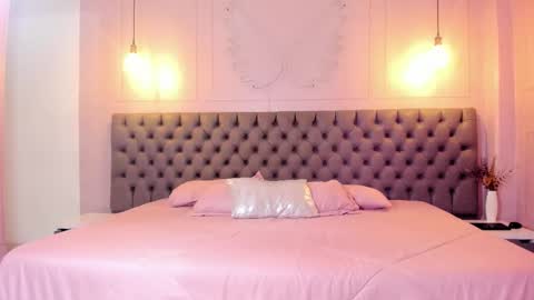 Hillary  online show from 03-09-26, 03:43