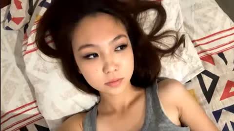 Snapshot of hillarynapenas chatting on 07-23-26, 06:17 Yuna online show from 07-23-26, 06:17
