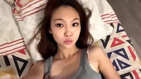 Snapshot of hillarynapenas chatting on 07-27-26, 03:52 Yuna online show from 07-27-26, 03:52