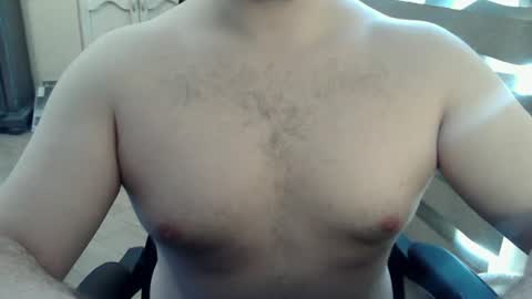 Snapshot of himbo_fox chatting on 06-15-26, 08:00 Himbo fox online show from 06-15-26, 08:00