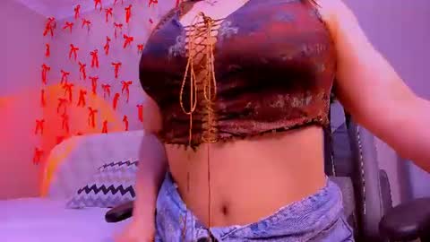 Snapshot of hinajeen chatting on 06-17-26, 05:43 Sexy Hina online show from 06-17-26, 05:43
