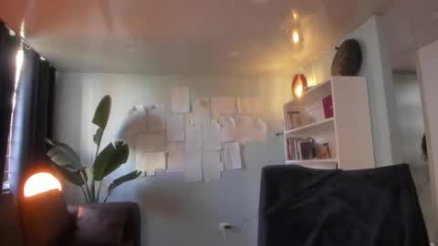 Hinnata online show from 10-19-25, 01:01