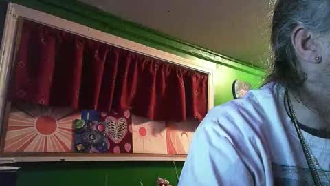 Snapshot of hippiedad333 chatting on 02-12-26, 11:11 hippiedad333 online show from 02-12-26, 11:11