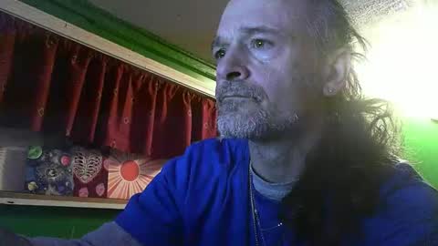 Snapshot of hippiedad333 chatting on 02-14-26, 01:35 hippiedad333 online show from 02-14-26, 01:35