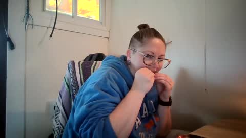 Bella online show from 10-10-25, 12:37