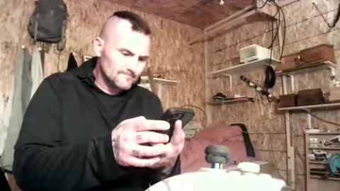 Snapshot of hippostixs chatting on 04-05-26, 10:12 Krush Vibrations online show from 04-05-26, 10:12