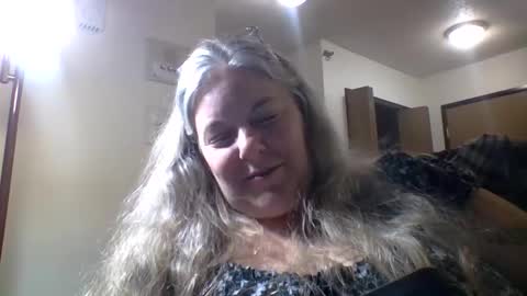hippysnewhere online show from 05-09-26, 02:28