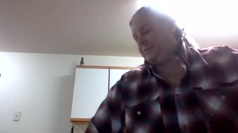 hippysnewhere online show from 05-17-26, 03:52