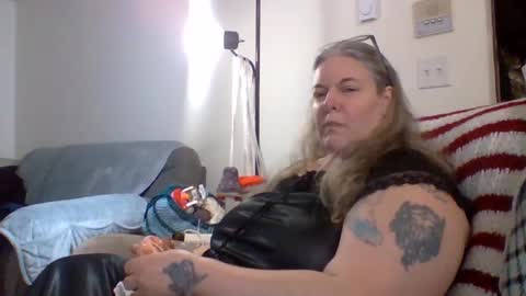 hippysnewhere online show from 05-18-26, 08:42