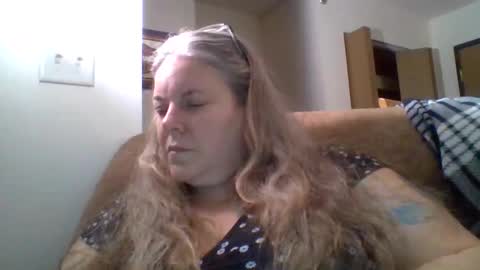 hippysnewhere online show from 06-02-26, 06:04