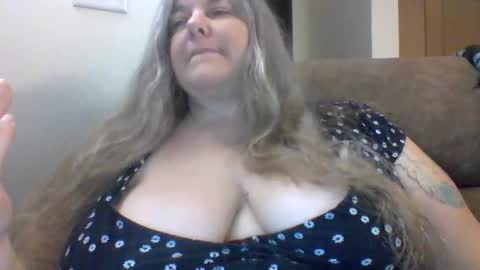 hippysnewhere online show from 06-02-26, 06:10