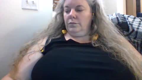 hippysnewhere online show from 06-04-26, 02:50