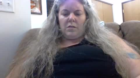 hippysnewhere online show from 06-05-26, 03:35