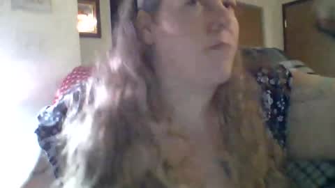 hippysnewhere online show from 06-07-26, 10:46