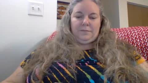 hippysnewhere online show from 06-10-26, 05:01