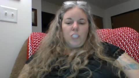 hippysnewhere online show from 06-12-26, 09:52